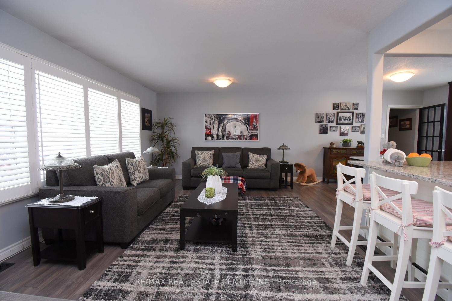 Photo 9 of 26 Hatton Drive, Hamilton, Ancaster — HOMEH