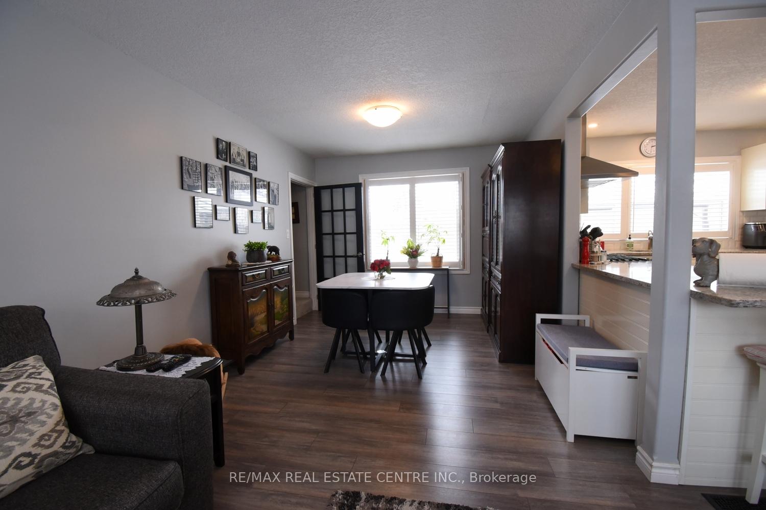 Photo 11 of 26 Hatton Drive, Hamilton, Ancaster — HOMEH