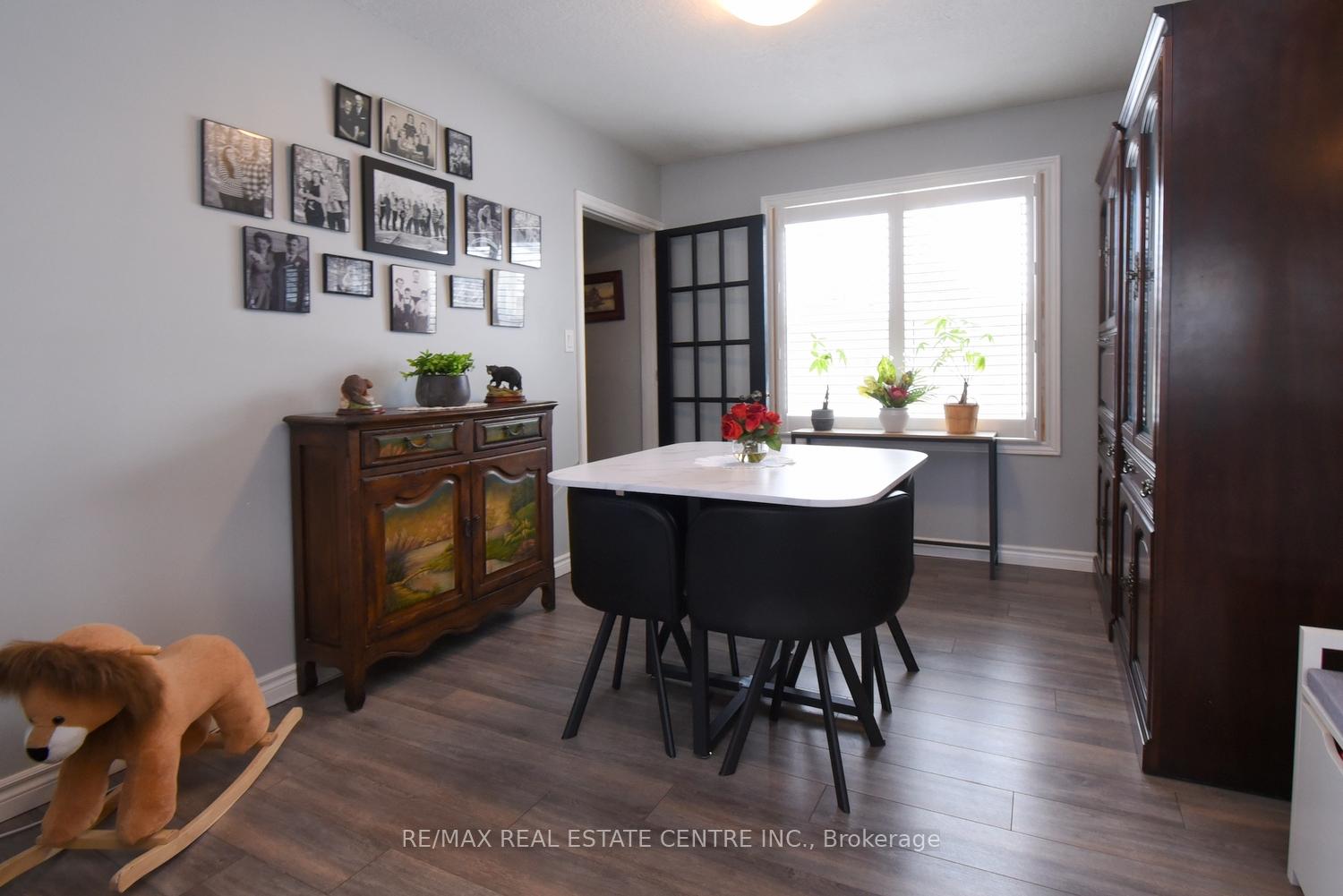 Photo 12 of 26 Hatton Drive, Hamilton, Ancaster — HOMEH