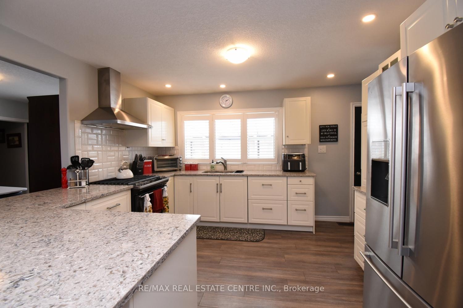 Photo 13 of 26 Hatton Drive, Hamilton, Ancaster — HOMEH