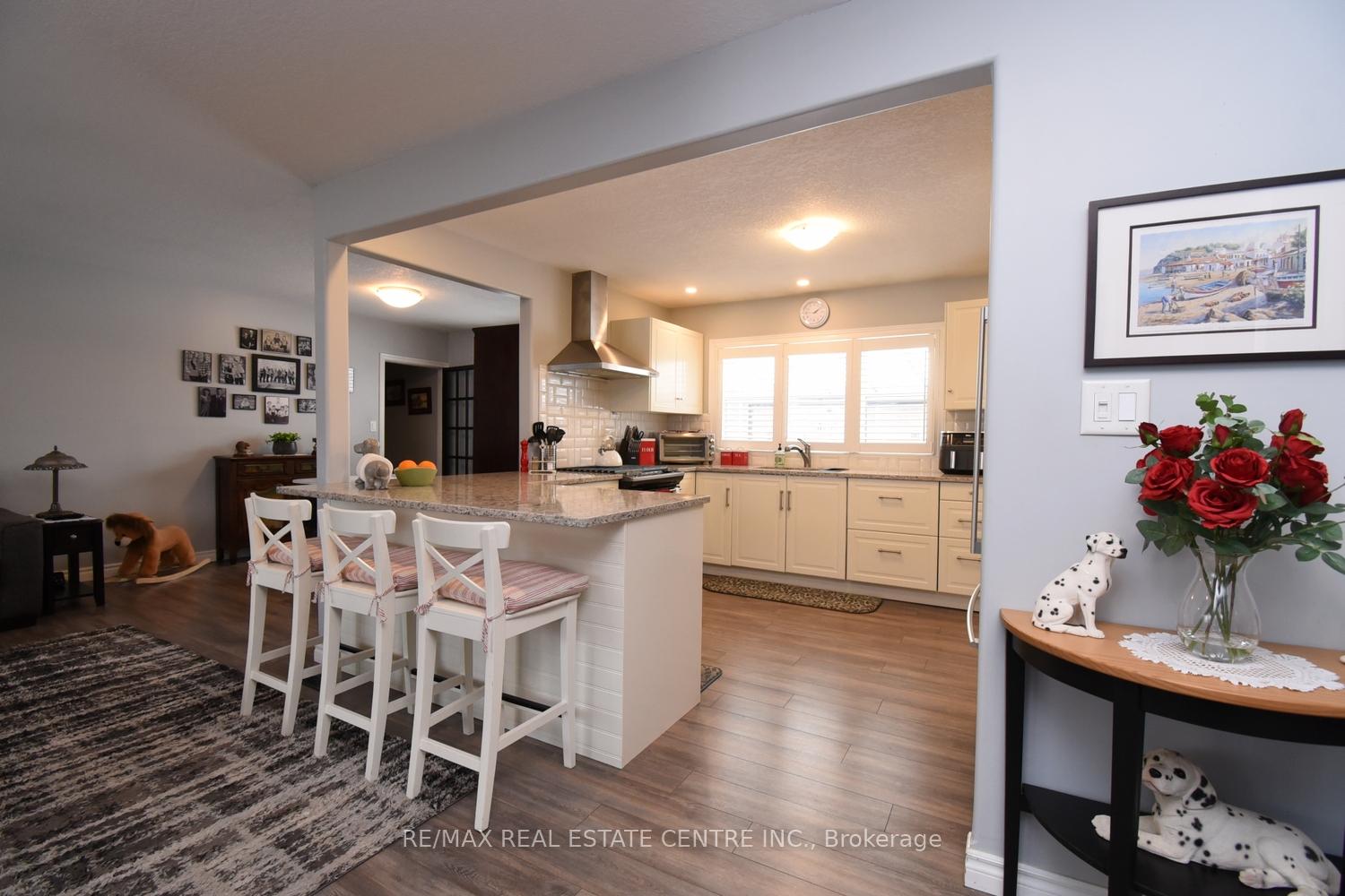 Photo 15 of 26 Hatton Drive, Hamilton, Ancaster — HOMEH