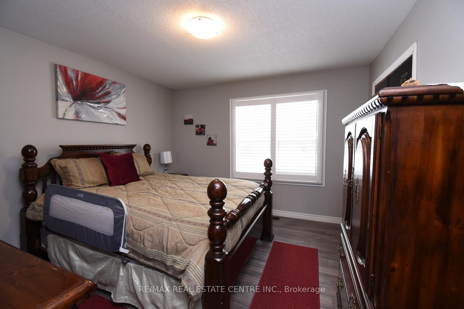 Photo 20 of 26 Hatton Drive, Hamilton, Ancaster — HOMEH
