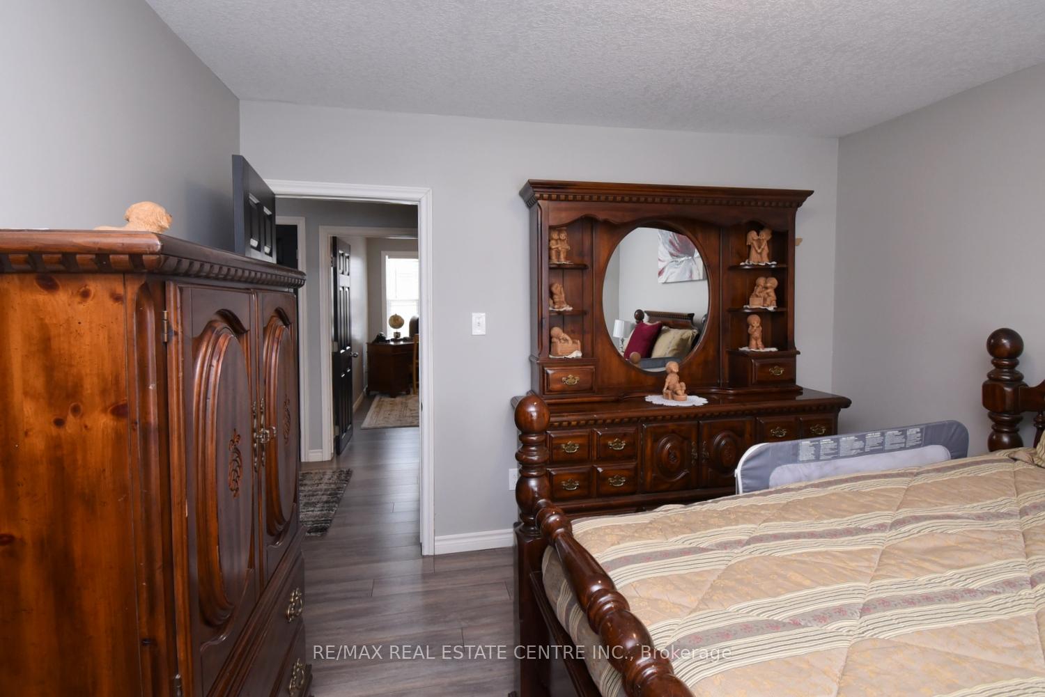 Photo 21 of 26 Hatton Drive, Hamilton, Ancaster — HOMEH