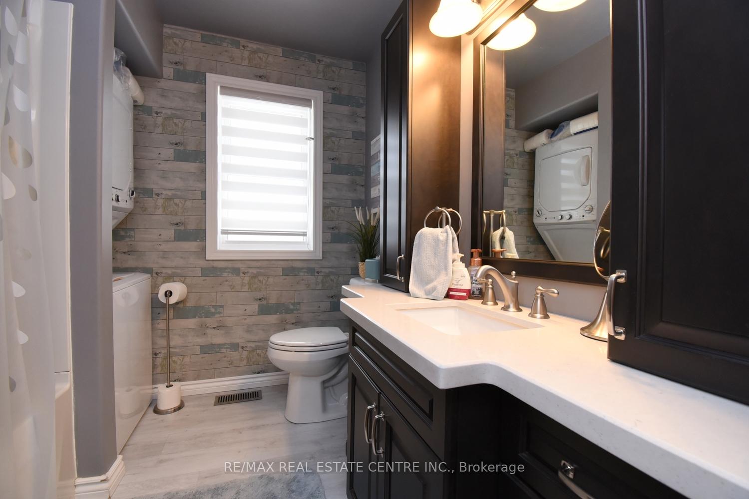 Photo 23 of 26 Hatton Drive, Hamilton, Ancaster — HOMEH