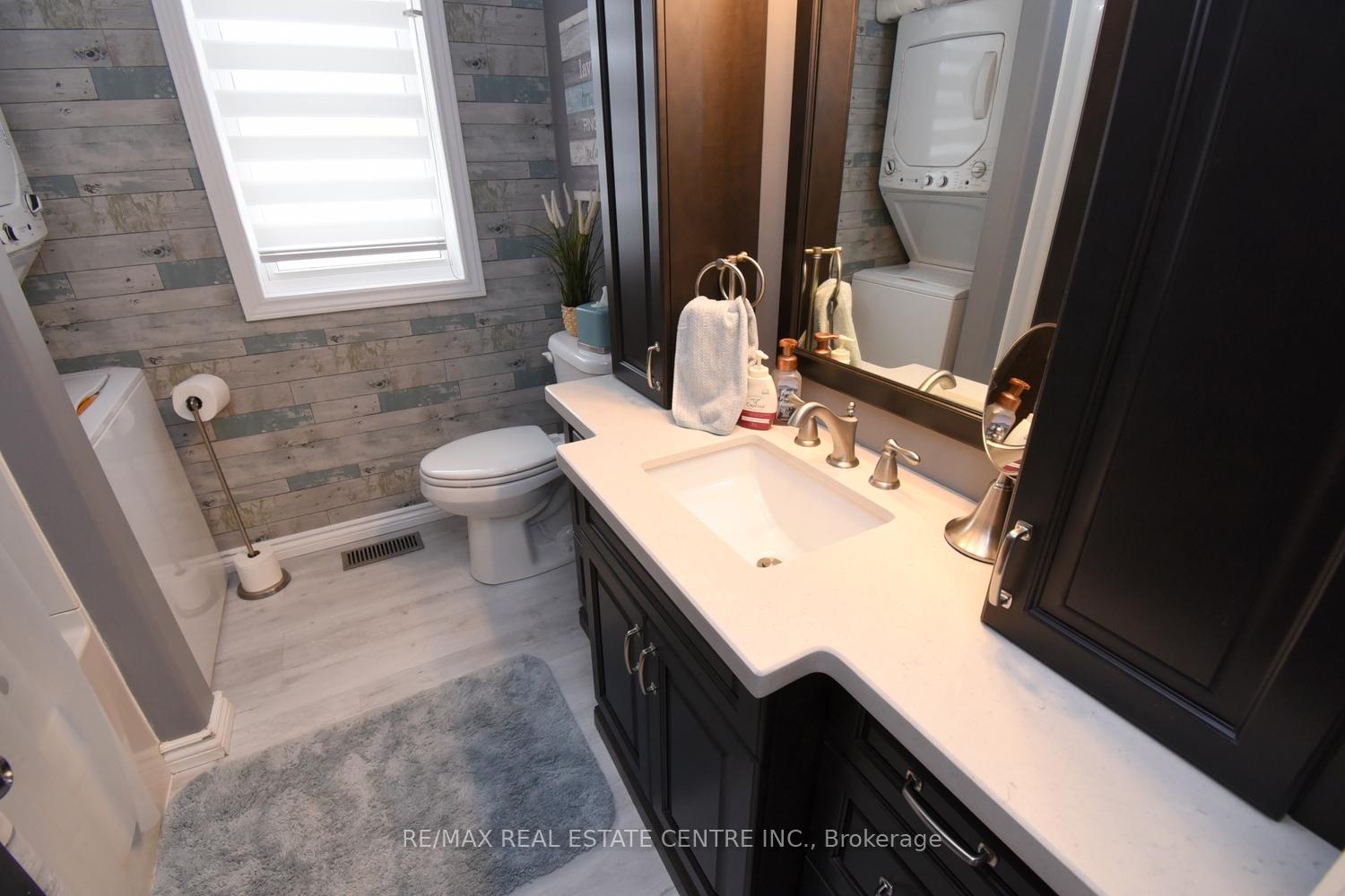 Photo 24 of 26 Hatton Drive, Hamilton, Ancaster — HOMEH