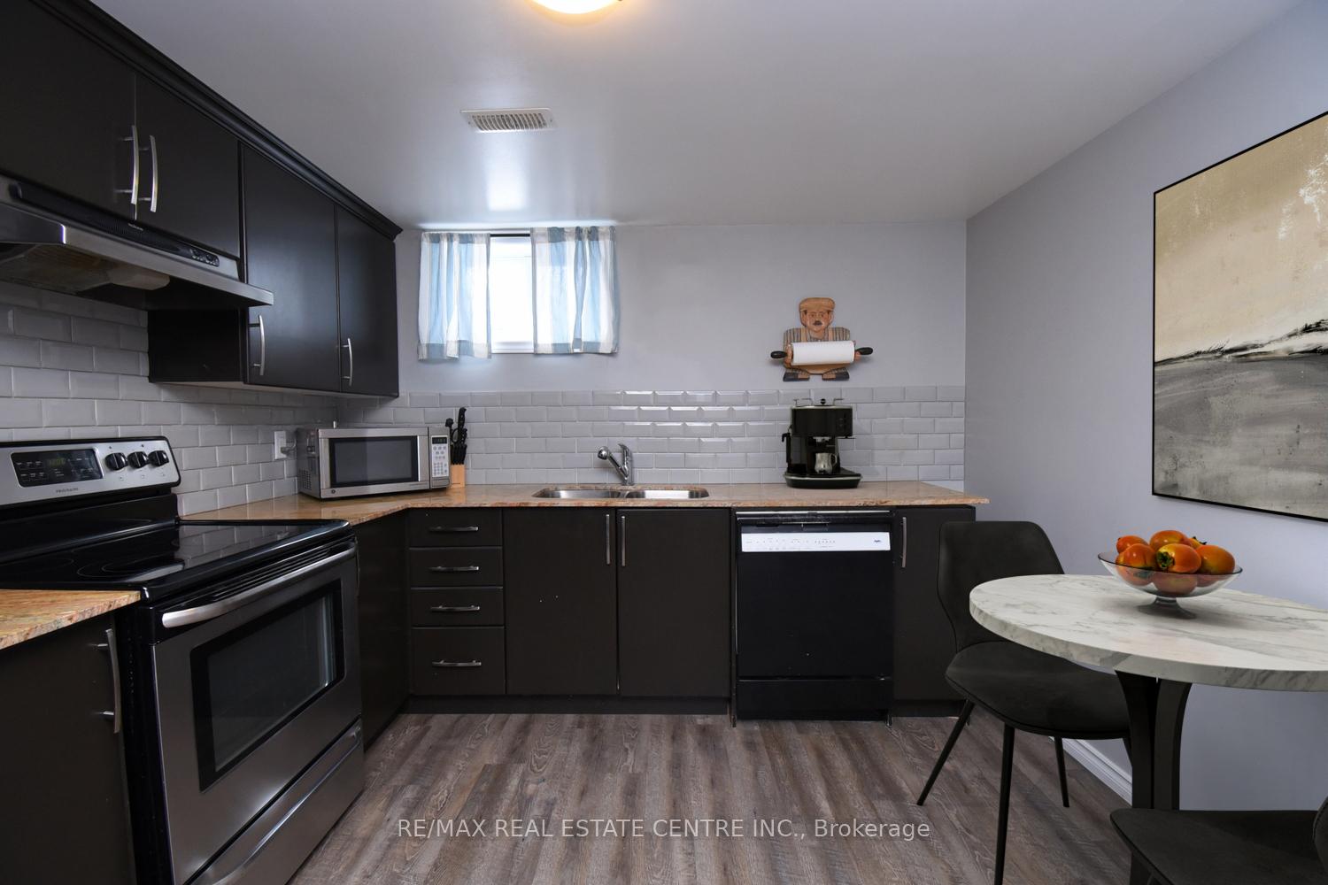 Photo 28 of 26 Hatton Drive, Hamilton, Ancaster — HOMEH