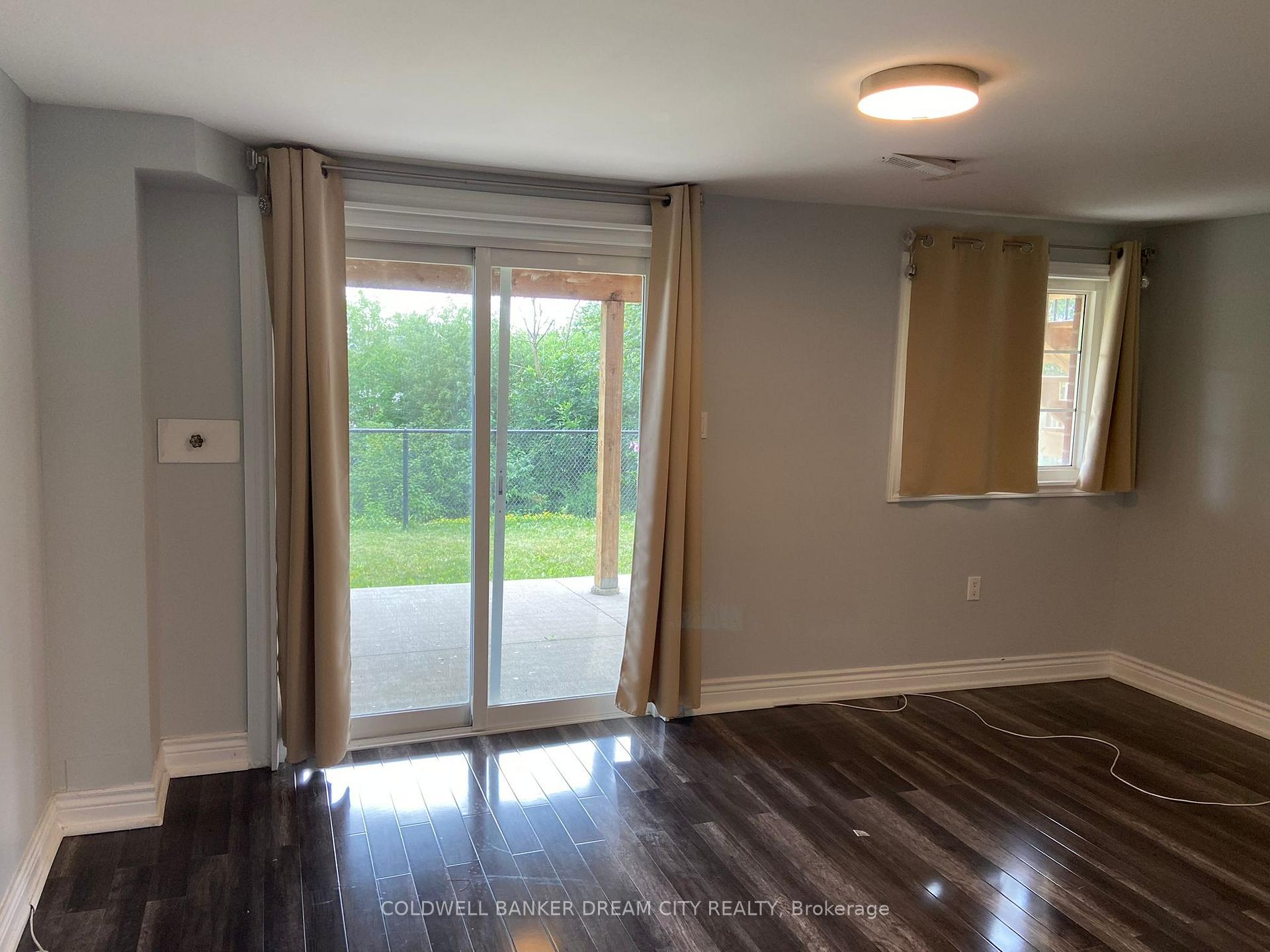 Photo 5 of 46 Chalkfarm (basement) Crescent, Brampton, Northwest Sandalwood Parkway — HOMEH