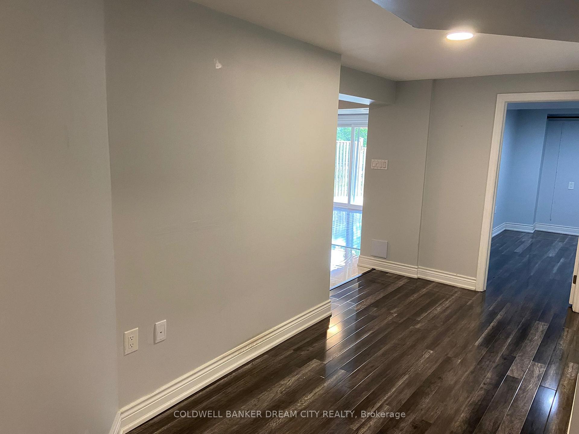 Photo 17 of 46 Chalkfarm (basement) Crescent, Brampton, Northwest Sandalwood Parkway — HOMEH
