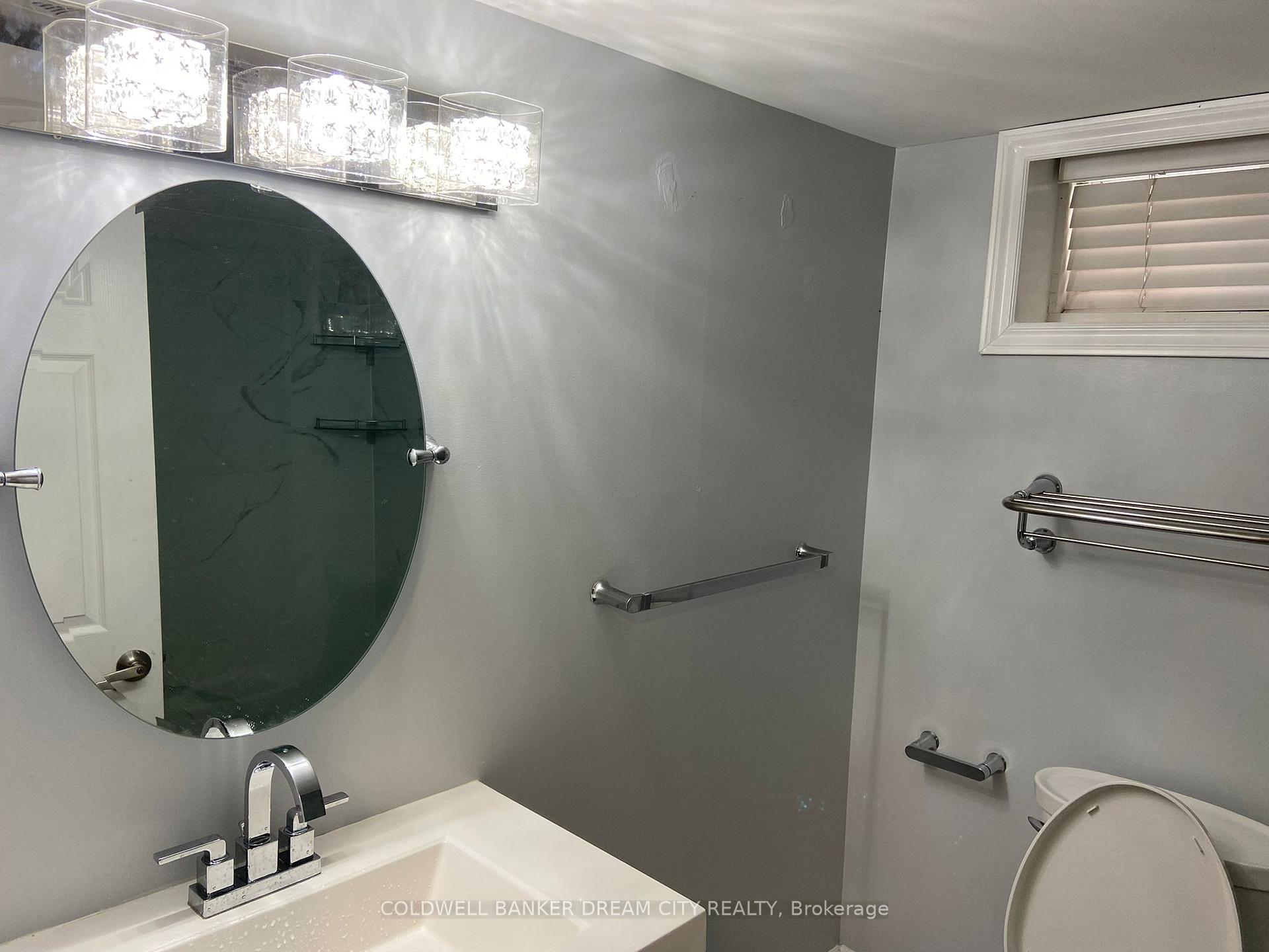 Photo 11 of 46 Chalkfarm (basement) Crescent, Brampton, Northwest Sandalwood Parkway — HOMEH
