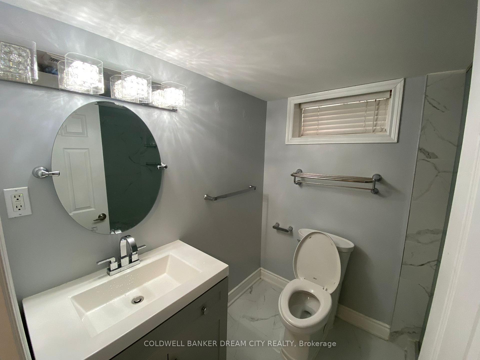 Photo 15 of 46 Chalkfarm (basement) Crescent, Brampton, Northwest Sandalwood Parkway — HOMEH