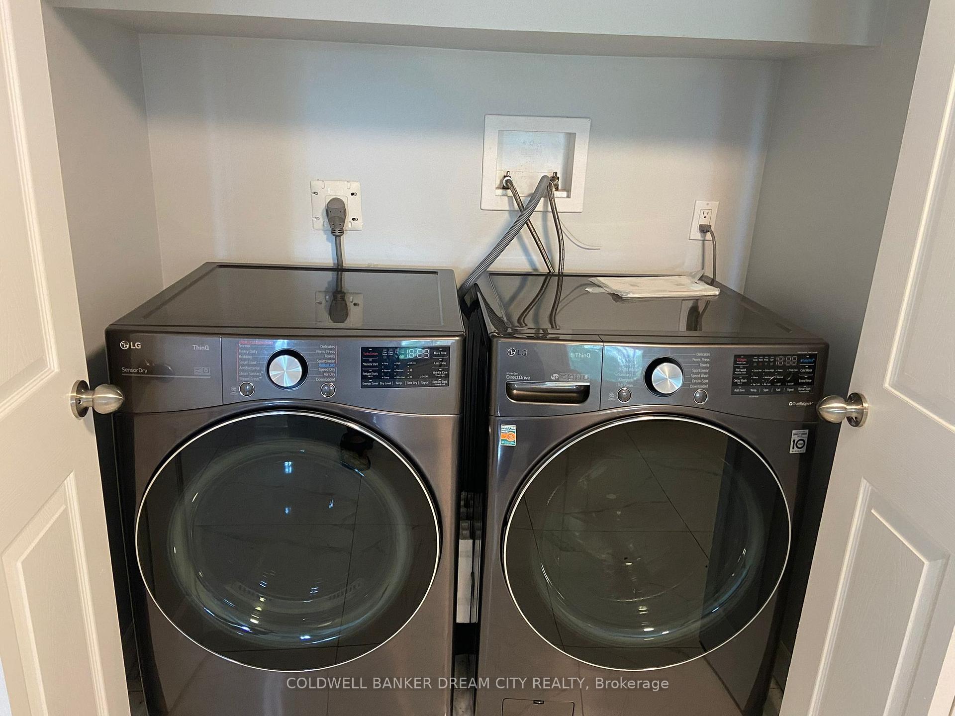 Photo 12 of 46 Chalkfarm (basement) Crescent, Brampton, Northwest Sandalwood Parkway — HOMEH