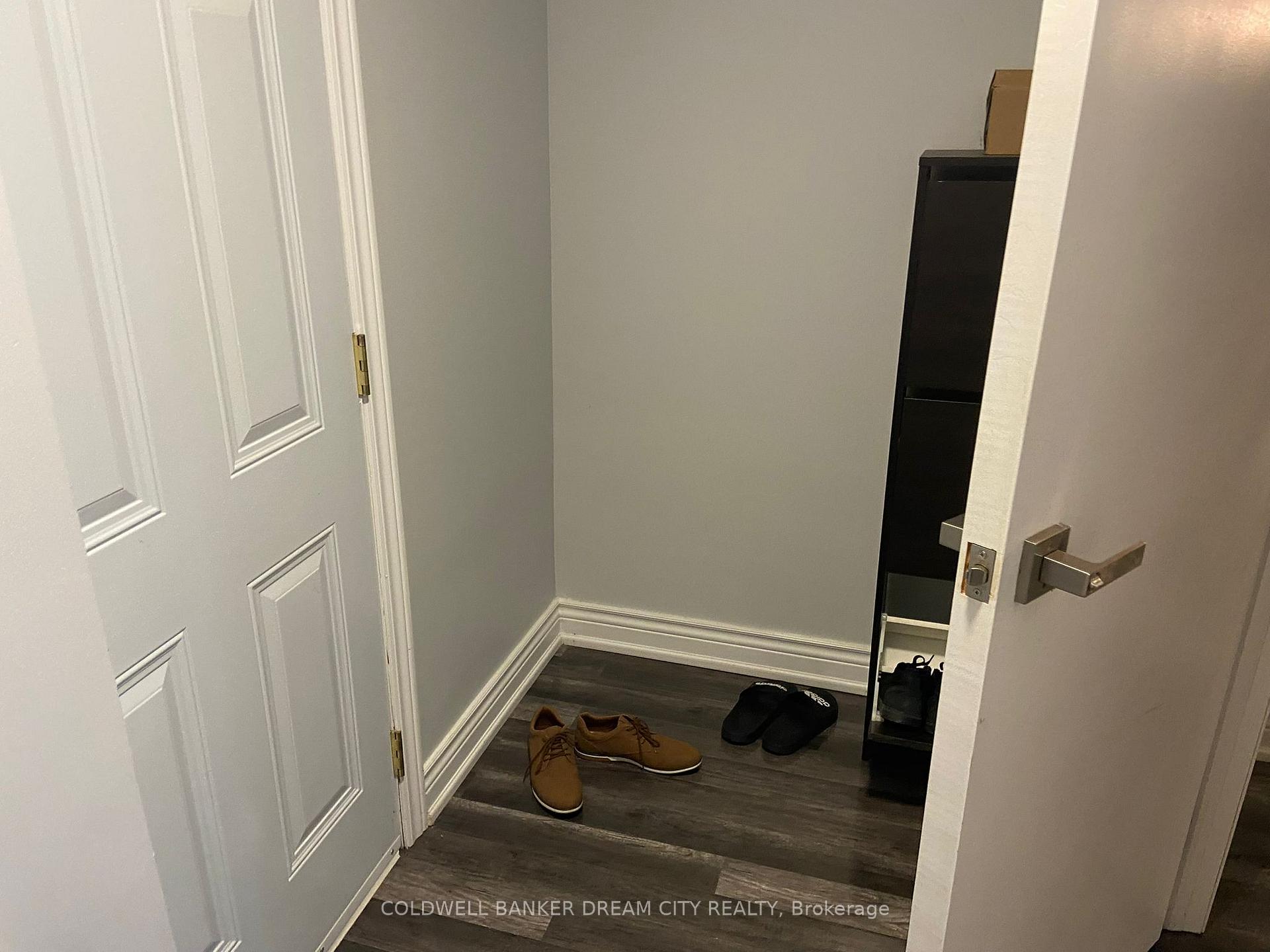 Photo 6 of 46 Chalkfarm (basement) Crescent, Brampton, Northwest Sandalwood Parkway — HOMEH