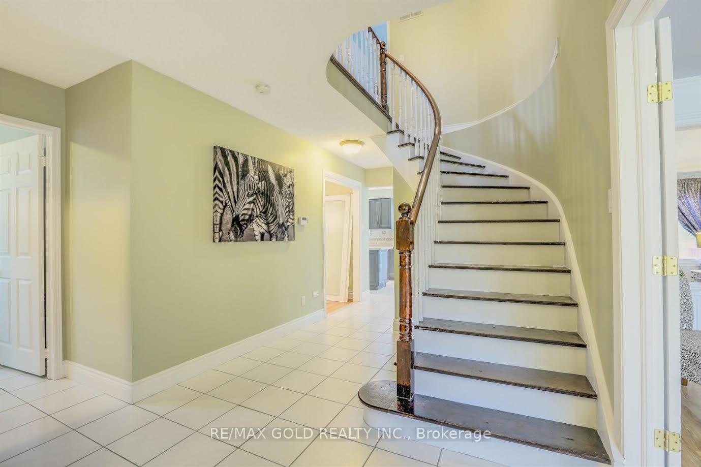 Photo 2 of 24 Nobel Place, Brampton, Westgate — HOMEH
