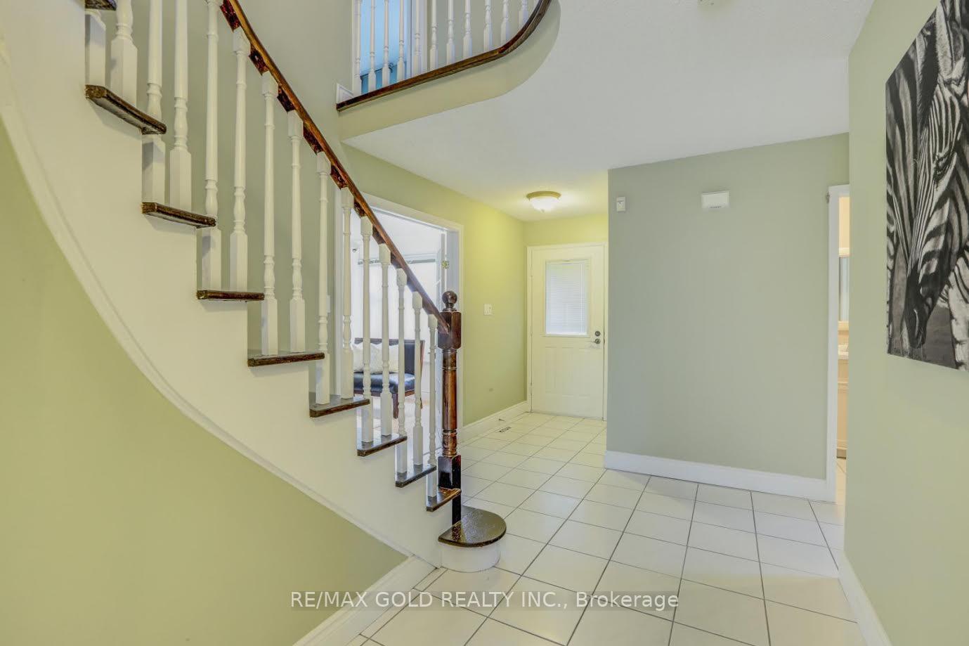Photo 3 of 24 Nobel Place, Brampton, Westgate — HOMEH