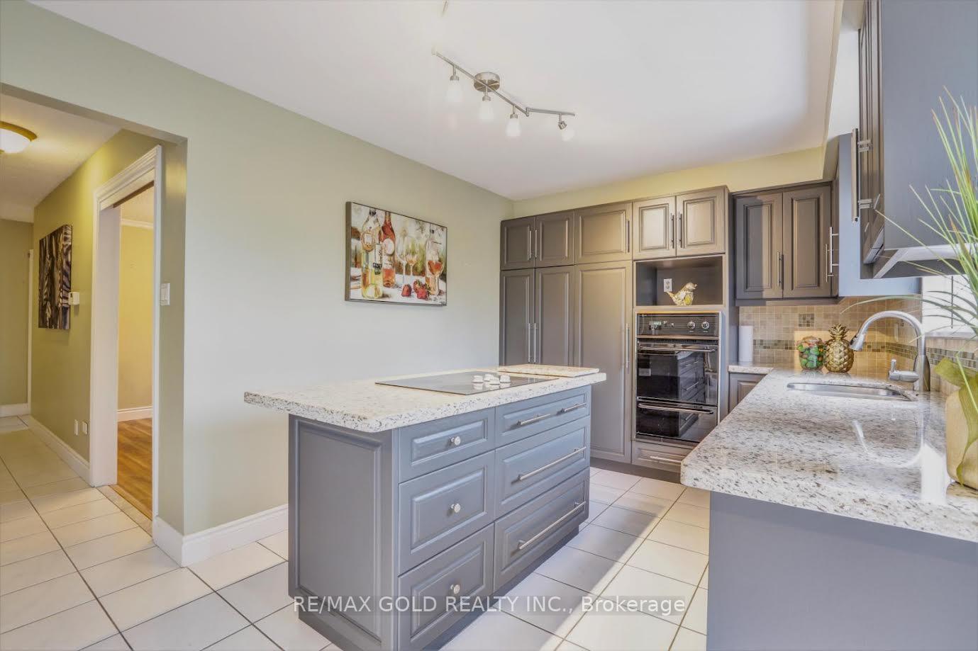 Photo 10 of 24 Nobel Place, Brampton, Westgate — HOMEH