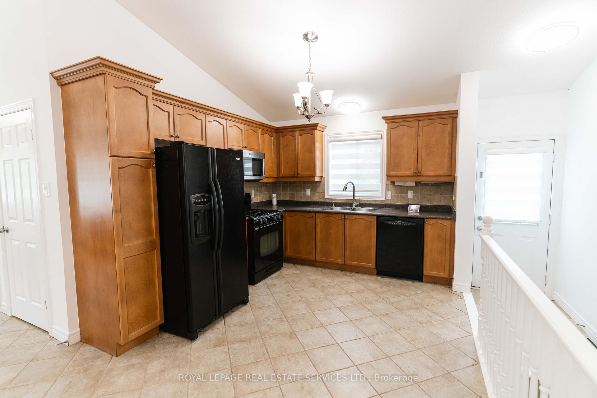 Photo 25 of 837 Upper Ottawa Street, Hamilton, Lisgar — HOMEH