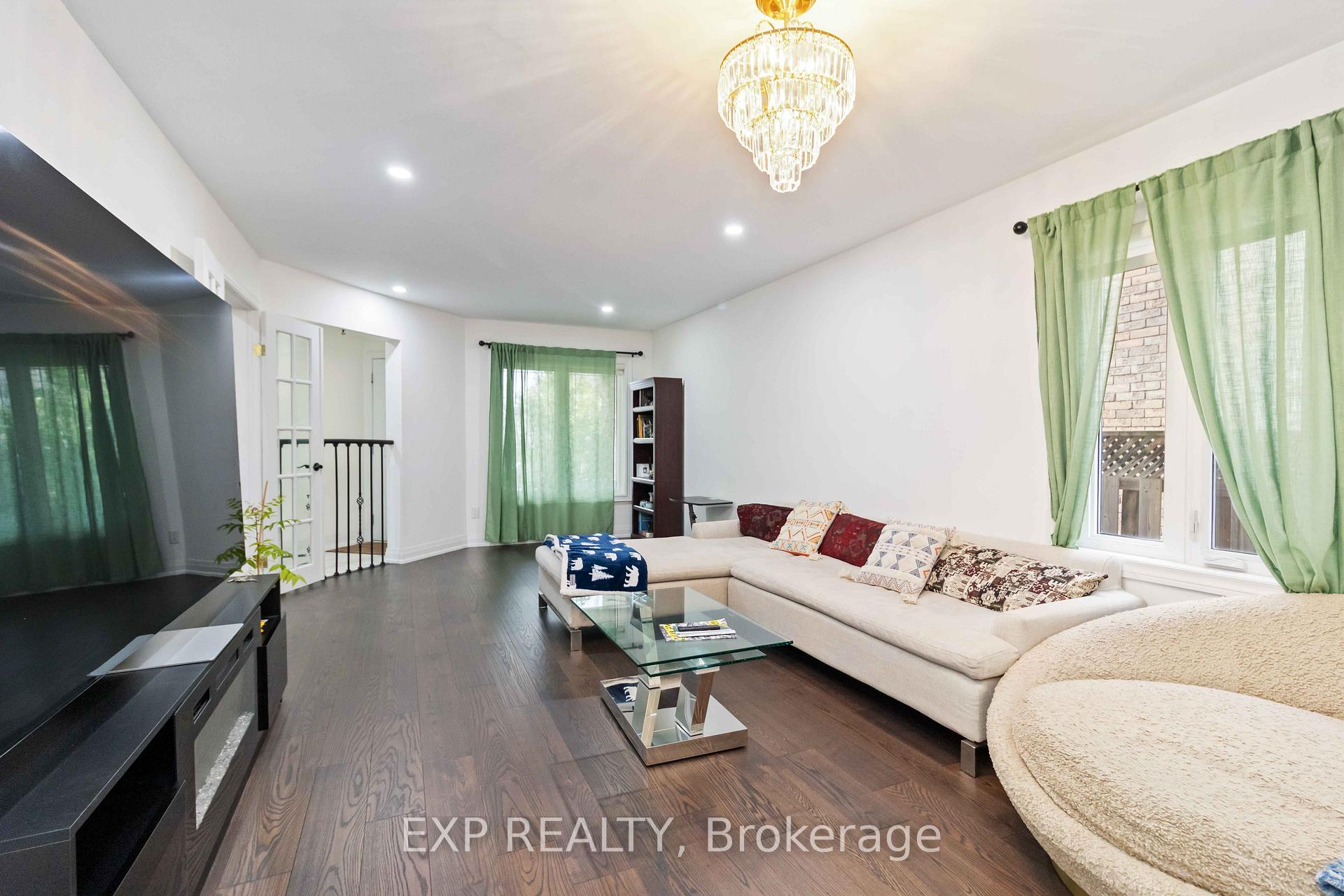 Photo 9 of 27 Cheviot Crescent, Brampton, Heart Lake East — HOMEH