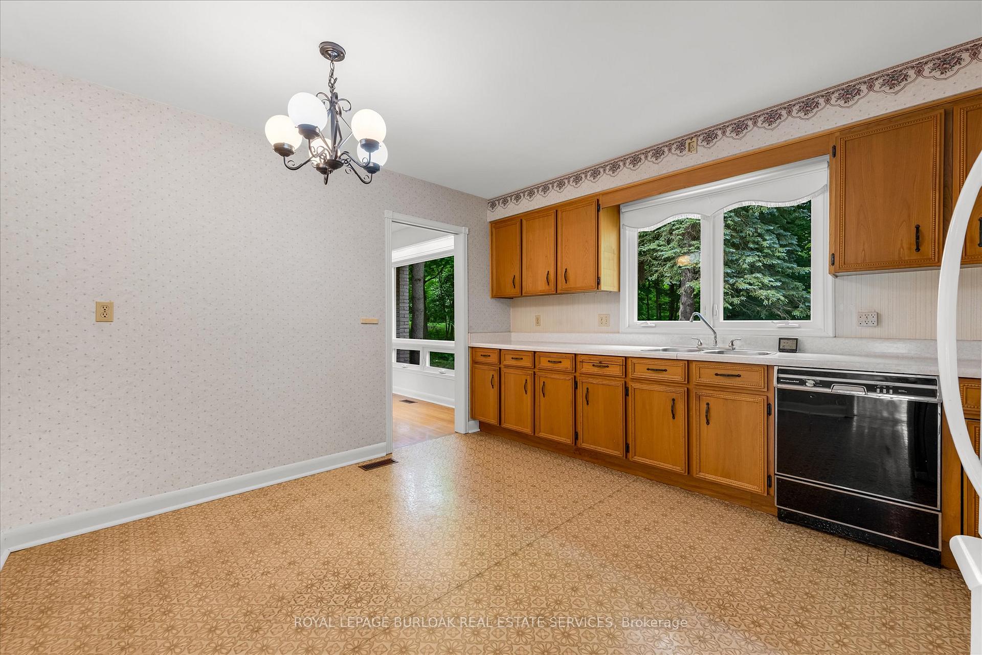 Photo 12 of 452 Quigley Road, Hamilton, Vincent — HOMEH