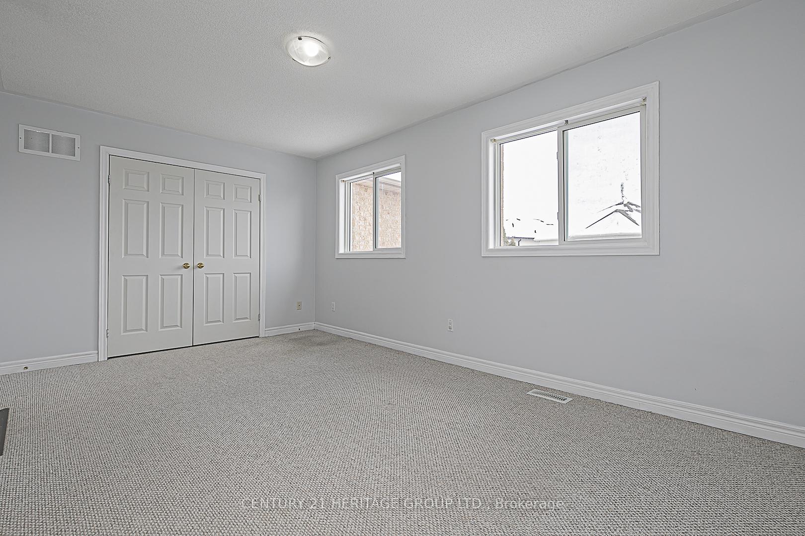 Photo 2 of 39 Craddock Street, Vaughan, Maple — HOMEH