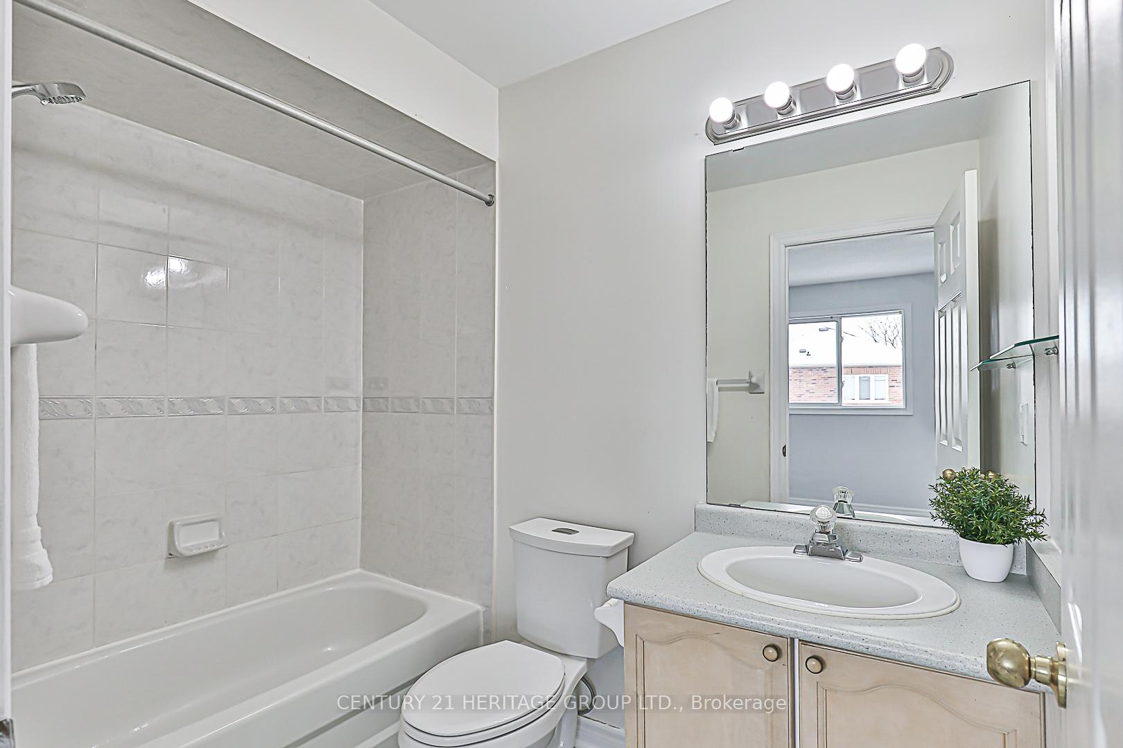 Photo 3 of 39 Craddock Street, Vaughan, Maple — HOMEH