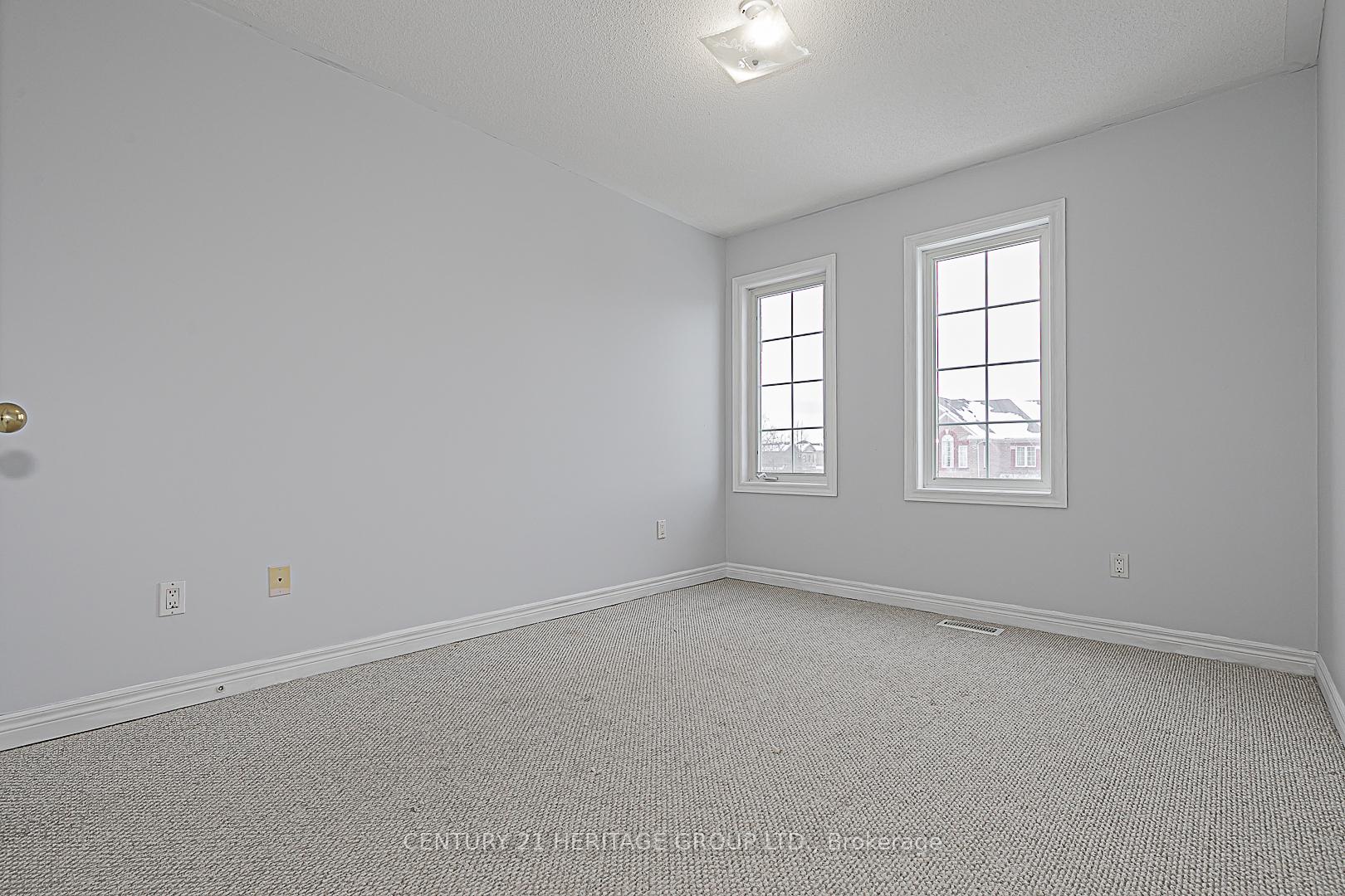 Photo 4 of 39 Craddock Street, Vaughan, Maple — HOMEH