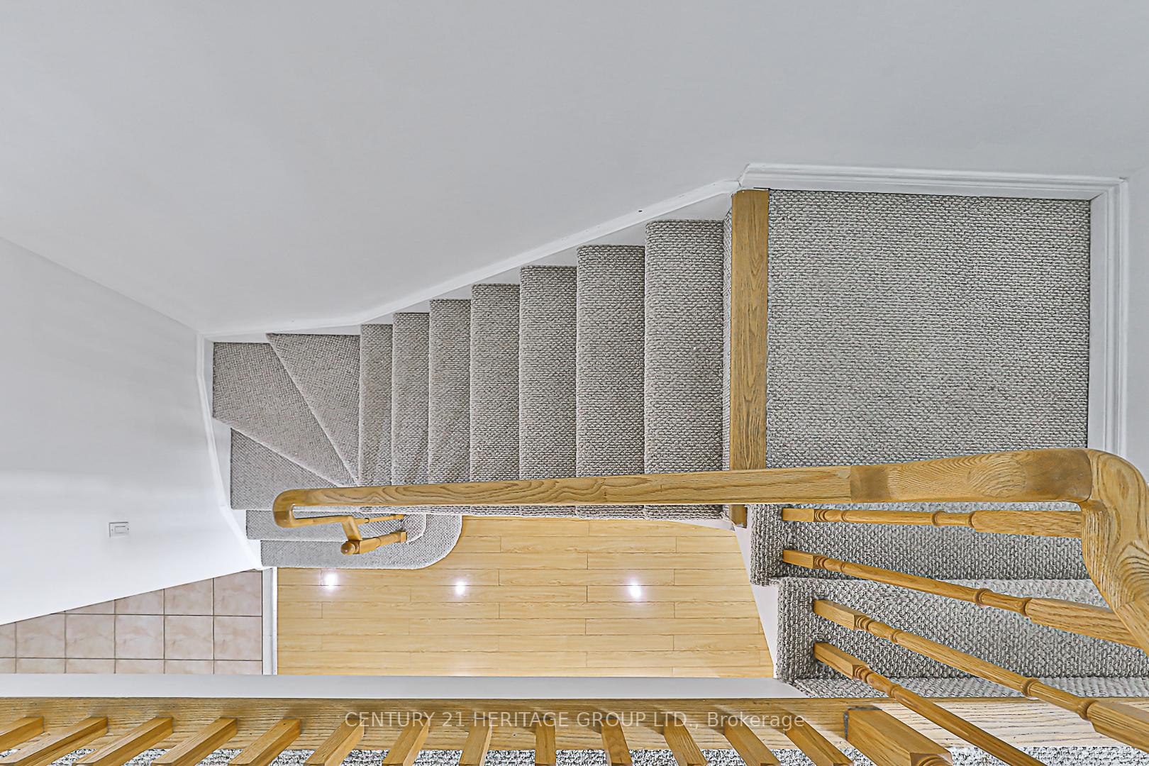 Photo 7 of 39 Craddock Street, Vaughan, Maple — HOMEH