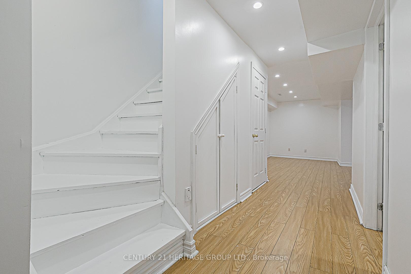 Photo 8 of 39 Craddock Street, Vaughan, Maple — HOMEH