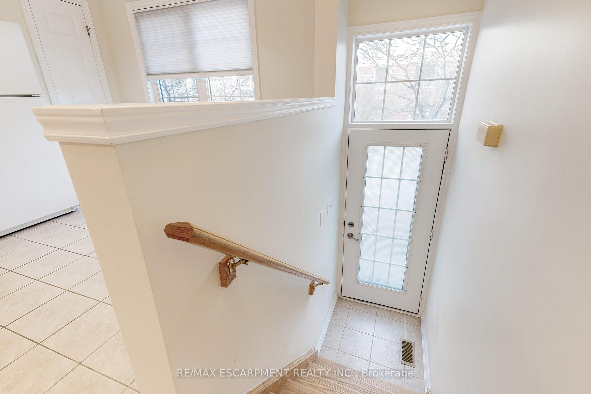 Photo 2 of 682 Summers Common, Burlington, Appleby — HOMEH
