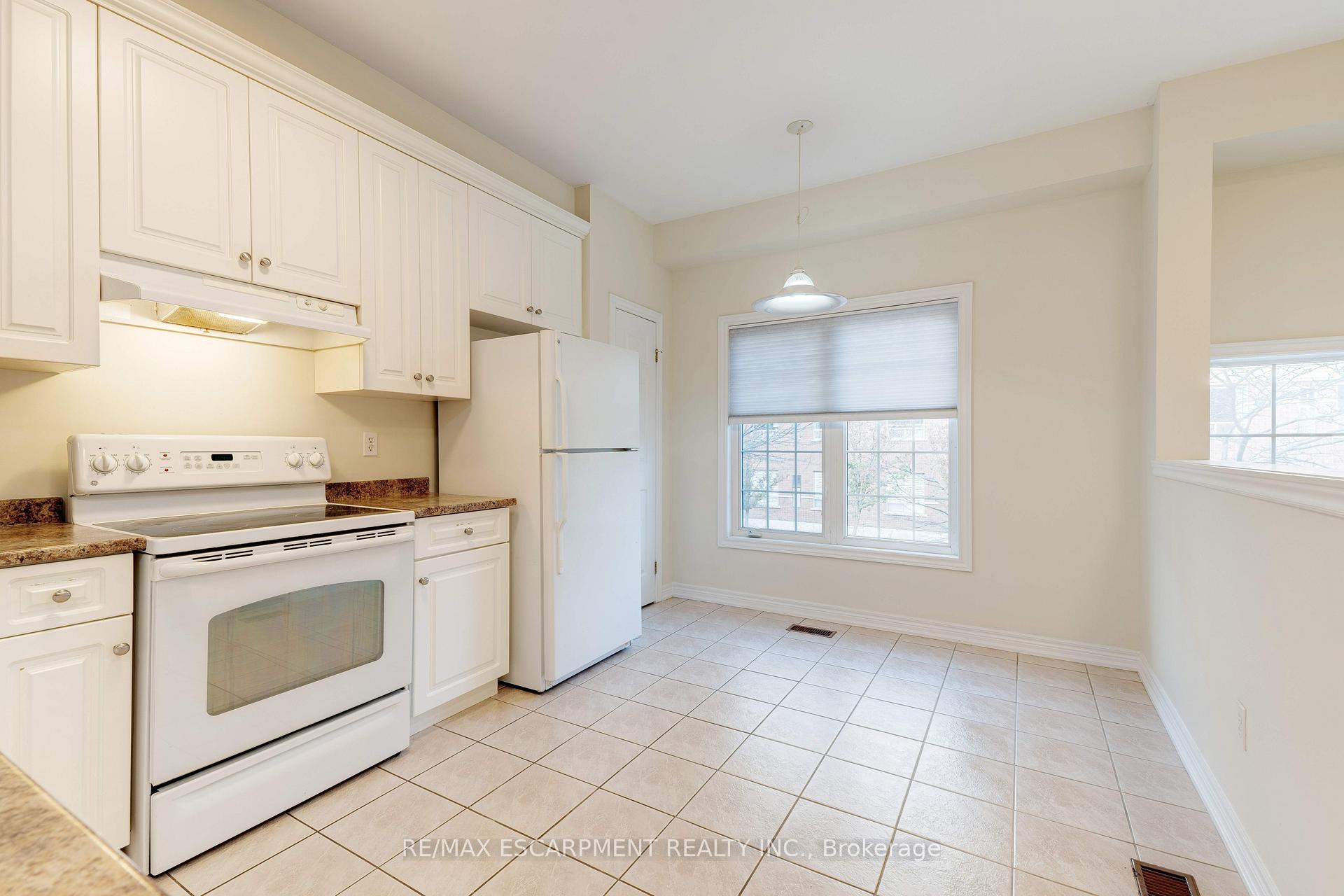 Photo 12 of 682 Summers Common, Burlington, Appleby — HOMEH