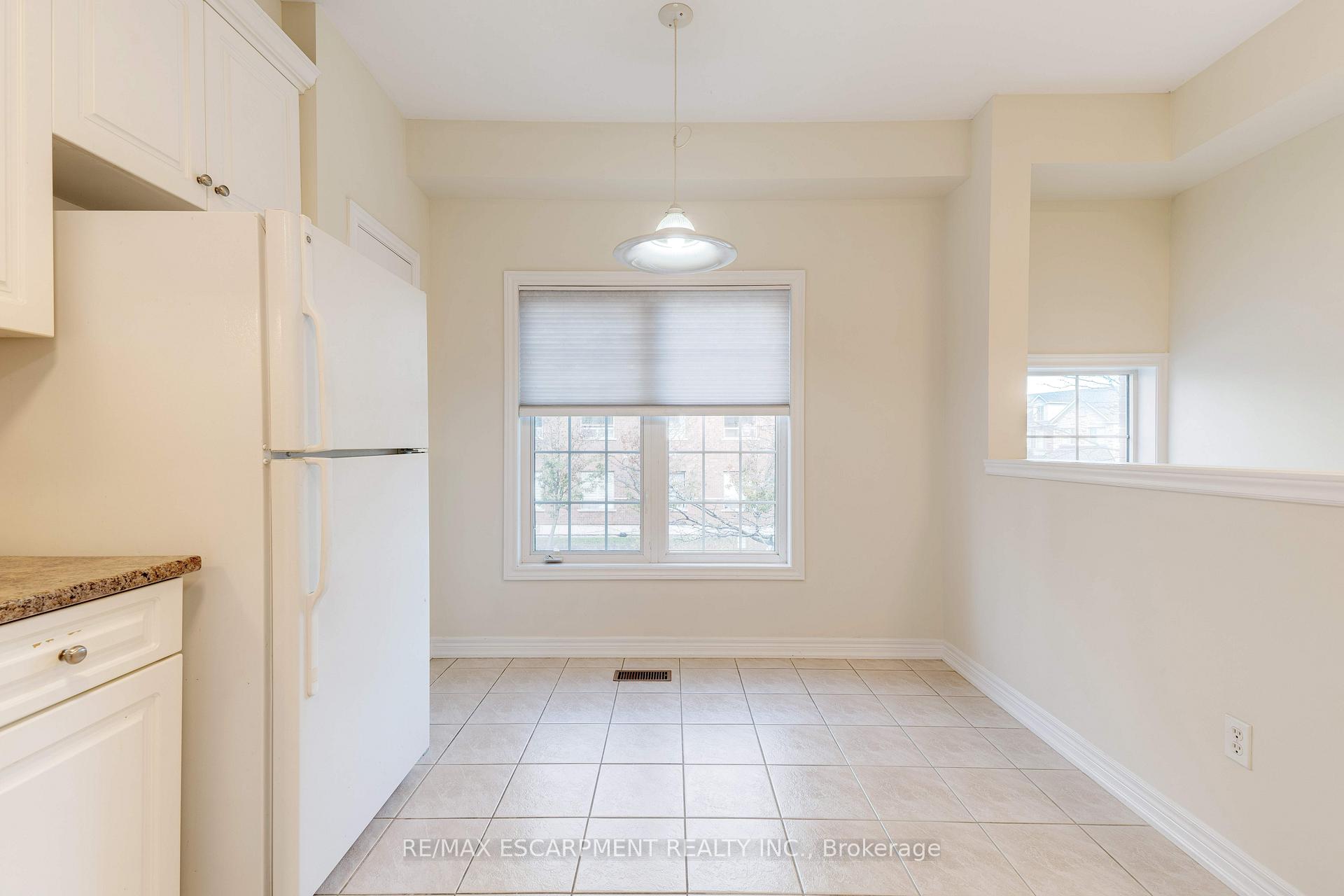Photo 14 of 682 Summers Common, Burlington, Appleby — HOMEH