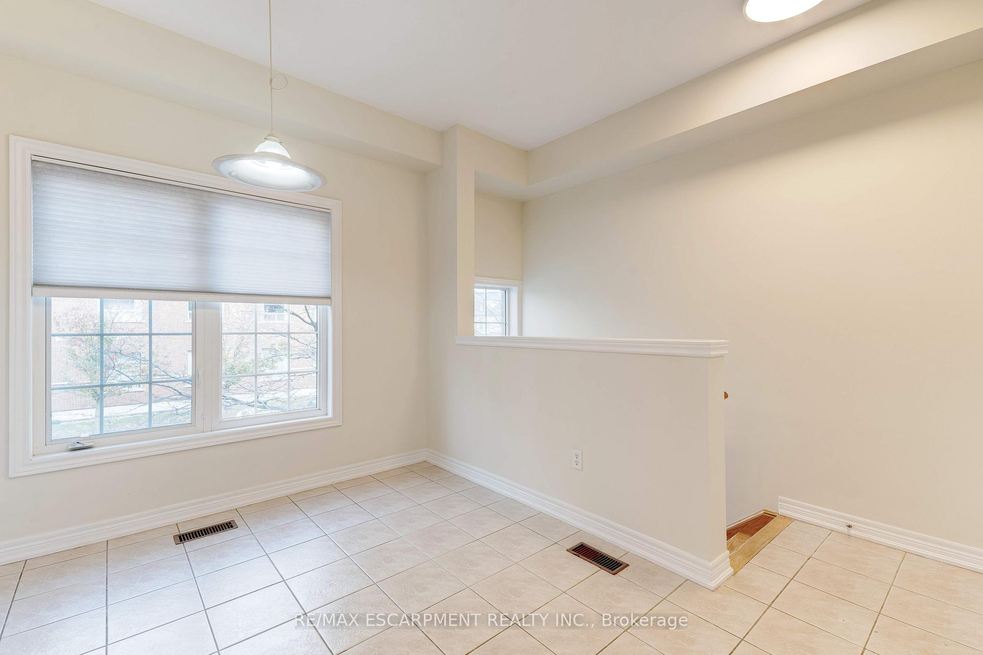 Photo 15 of 682 Summers Common, Burlington, Appleby — HOMEH