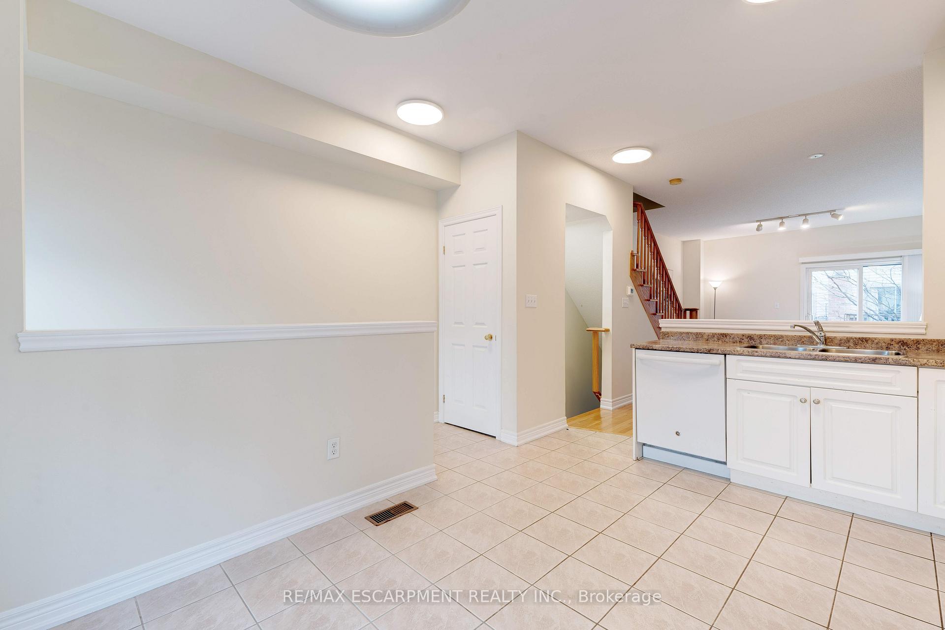 Photo 16 of 682 Summers Common, Burlington, Appleby — HOMEH