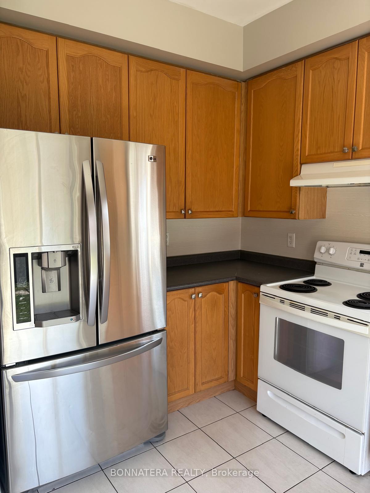 Photo 4 of 34 Flurry Circle, Brampton, Credit Valley — HOMEH