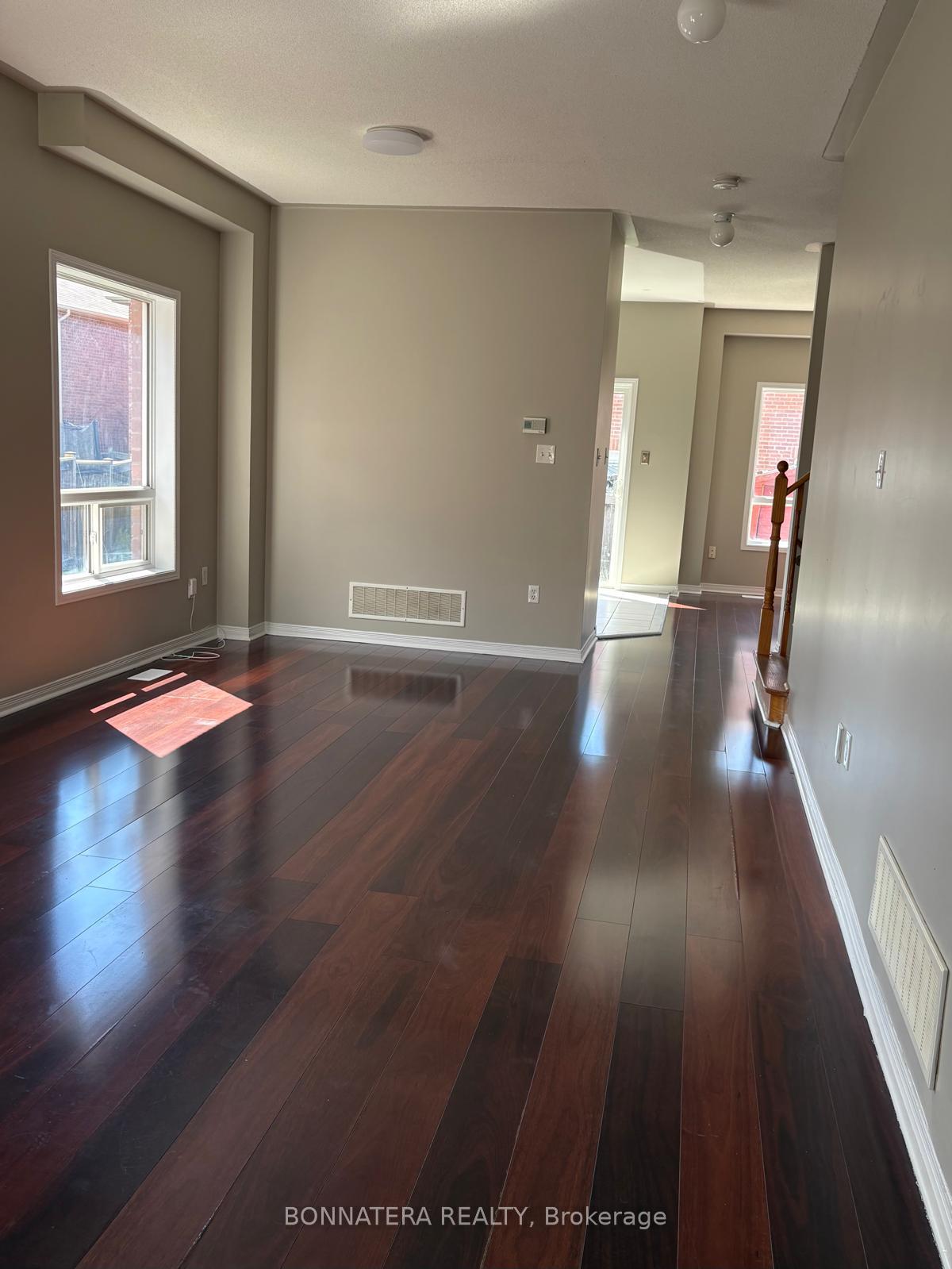 Photo 6 of 34 Flurry Circle, Brampton, Credit Valley — HOMEH