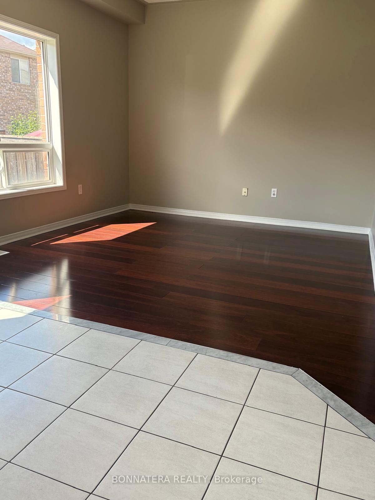 Photo 7 of 34 Flurry Circle, Brampton, Credit Valley — HOMEH