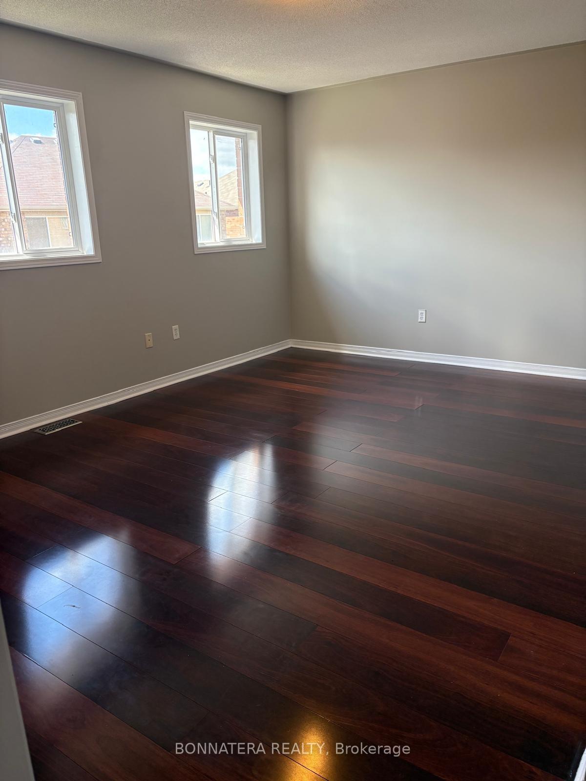 Photo 11 of 34 Flurry Circle, Brampton, Credit Valley — HOMEH