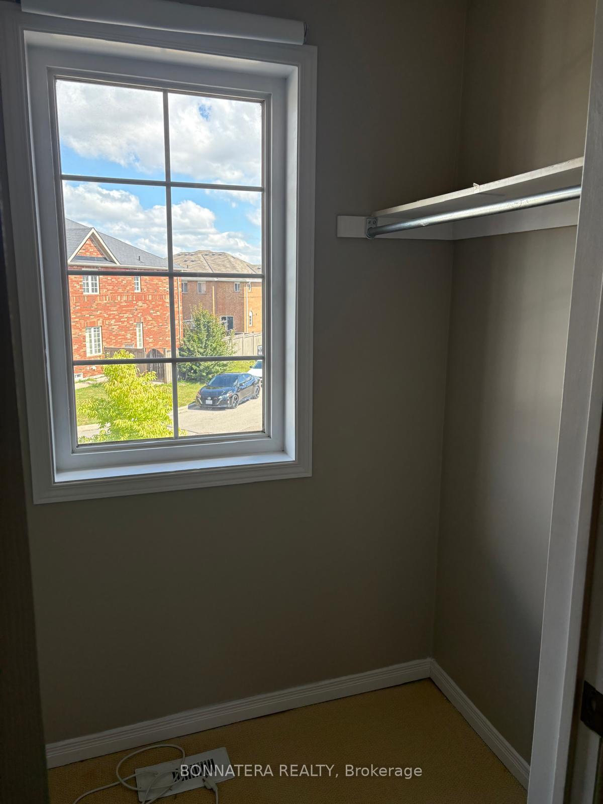 Photo 18 of 34 Flurry Circle, Brampton, Credit Valley — HOMEH
