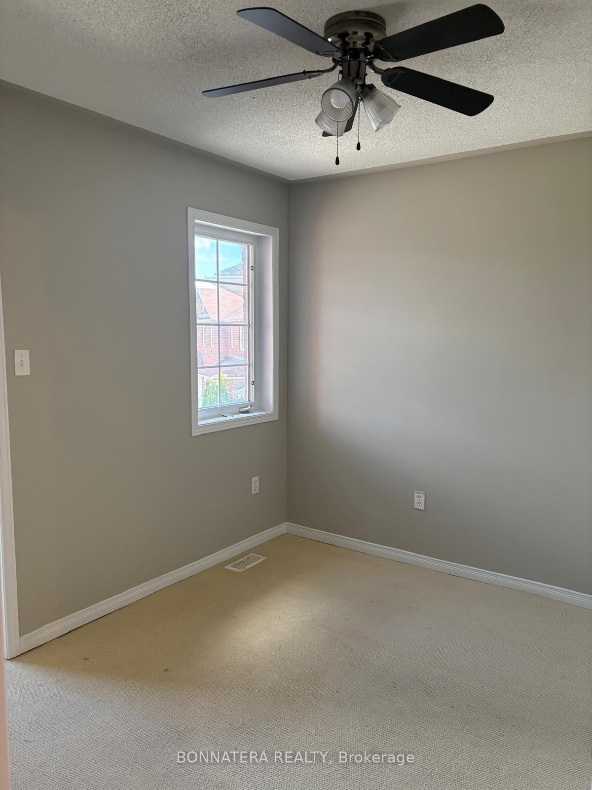 Photo 19 of 34 Flurry Circle, Brampton, Credit Valley — HOMEH