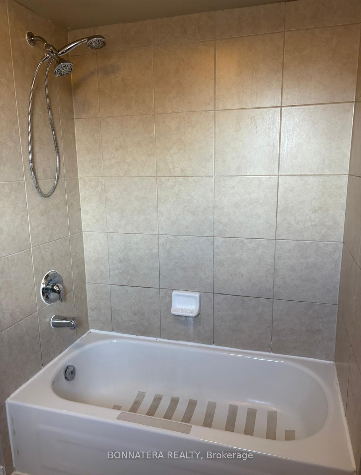Photo 21 of 34 Flurry Circle, Brampton, Credit Valley — HOMEH