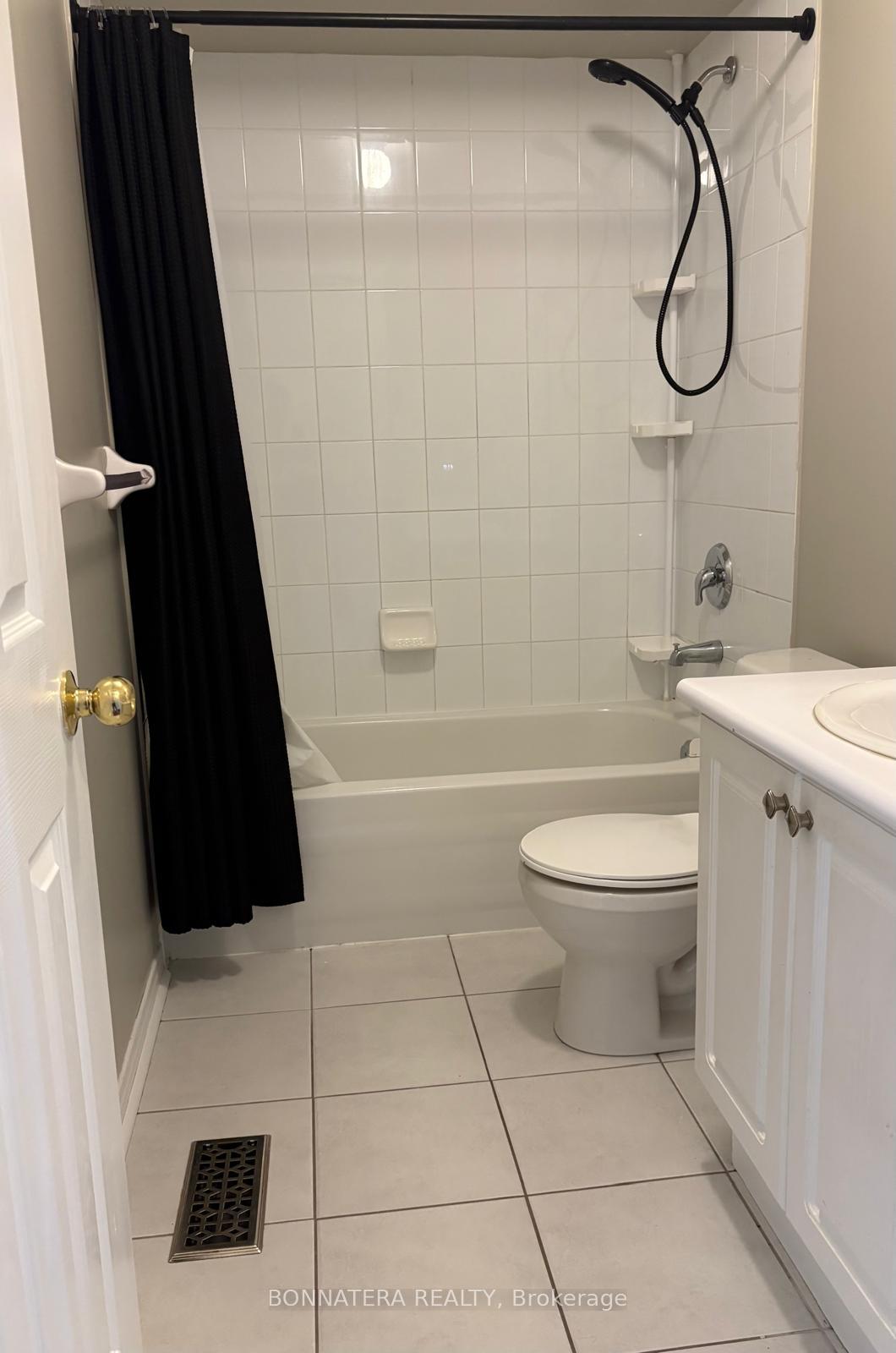 Photo 22 of 34 Flurry Circle, Brampton, Credit Valley — HOMEH