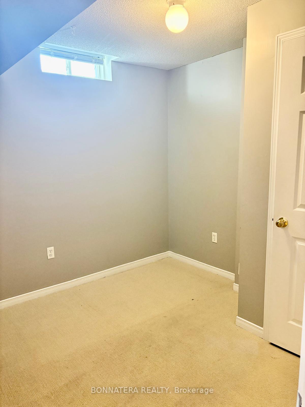 Photo 27 of 34 Flurry Circle, Brampton, Credit Valley — HOMEH