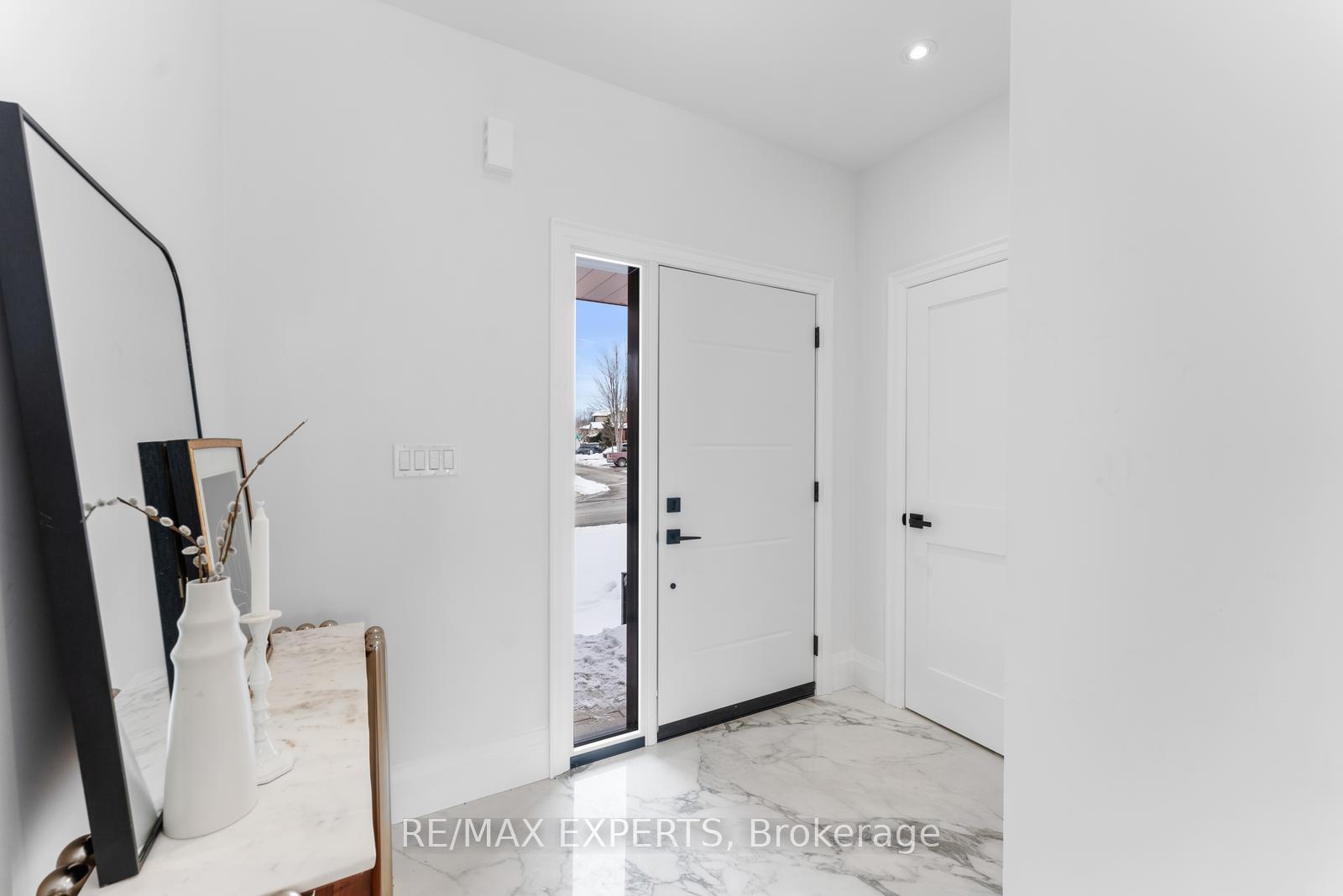 Photo 5 of 71 Hawkview Boulevard, Vaughan, Vellore Village — HOMEH