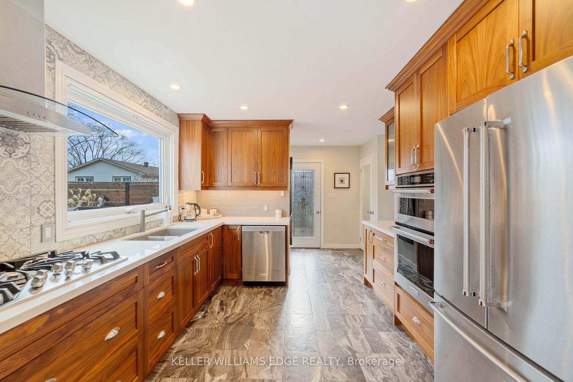 Photo 15 of 673 Inverary Road, Burlington, Shoreacres — HOMEH