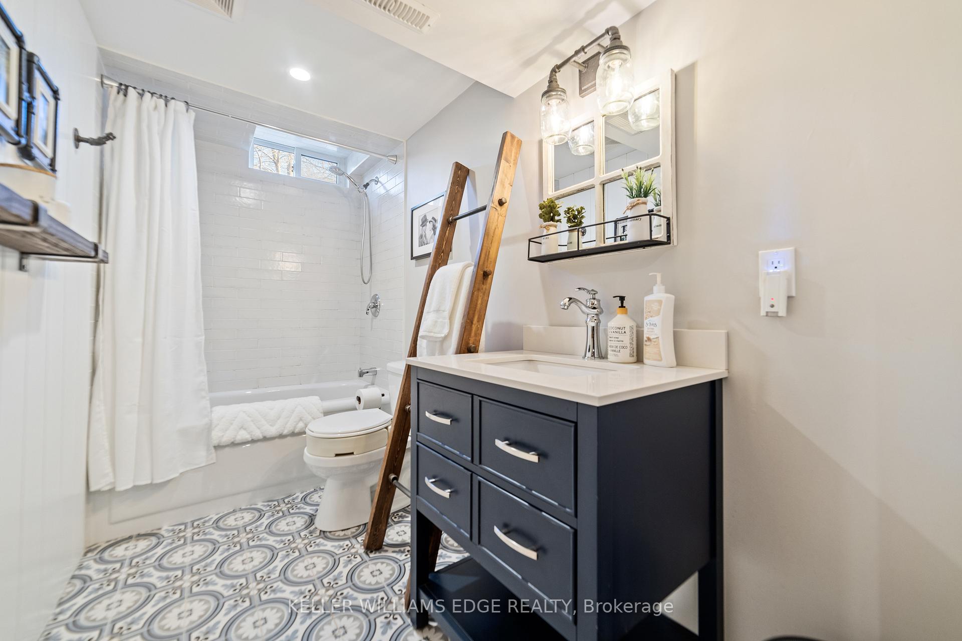 Photo 32 of 673 Inverary Road, Burlington, Shoreacres — HOMEH