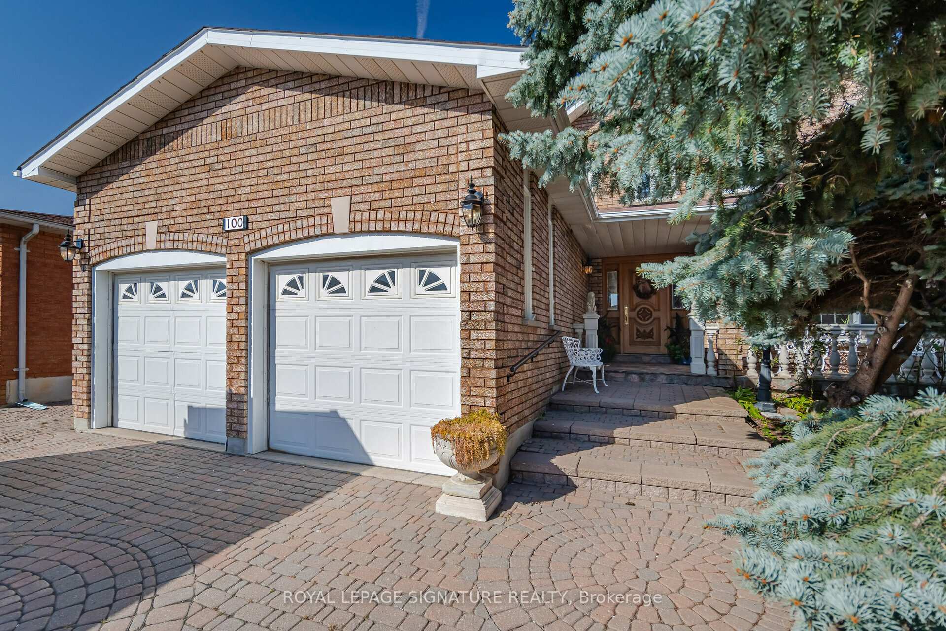 Front of 100 Gas Light Crescent