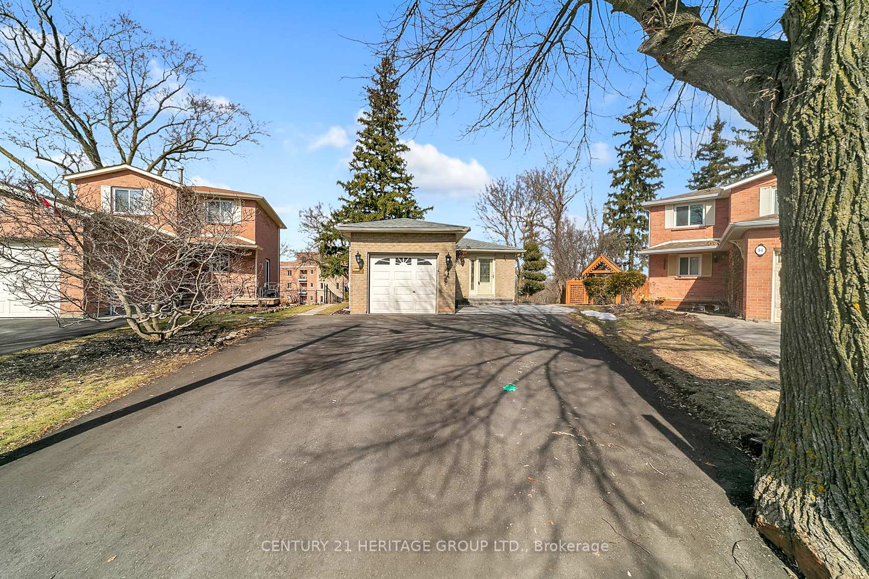 Photo 1 of Unit Main Floor, 66 Valhalla Court, Aurora, Aurora Village — HOMEH