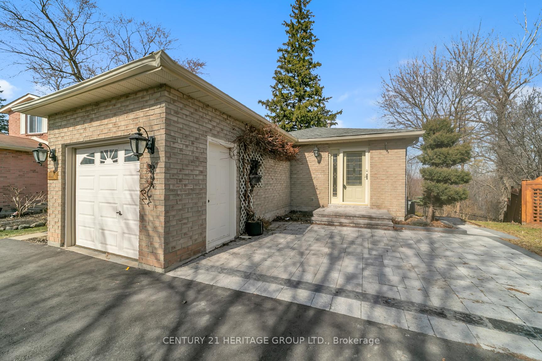 Photo 7 of Unit Main Floor, 66 Valhalla Court, Aurora, Aurora Village — HOMEH