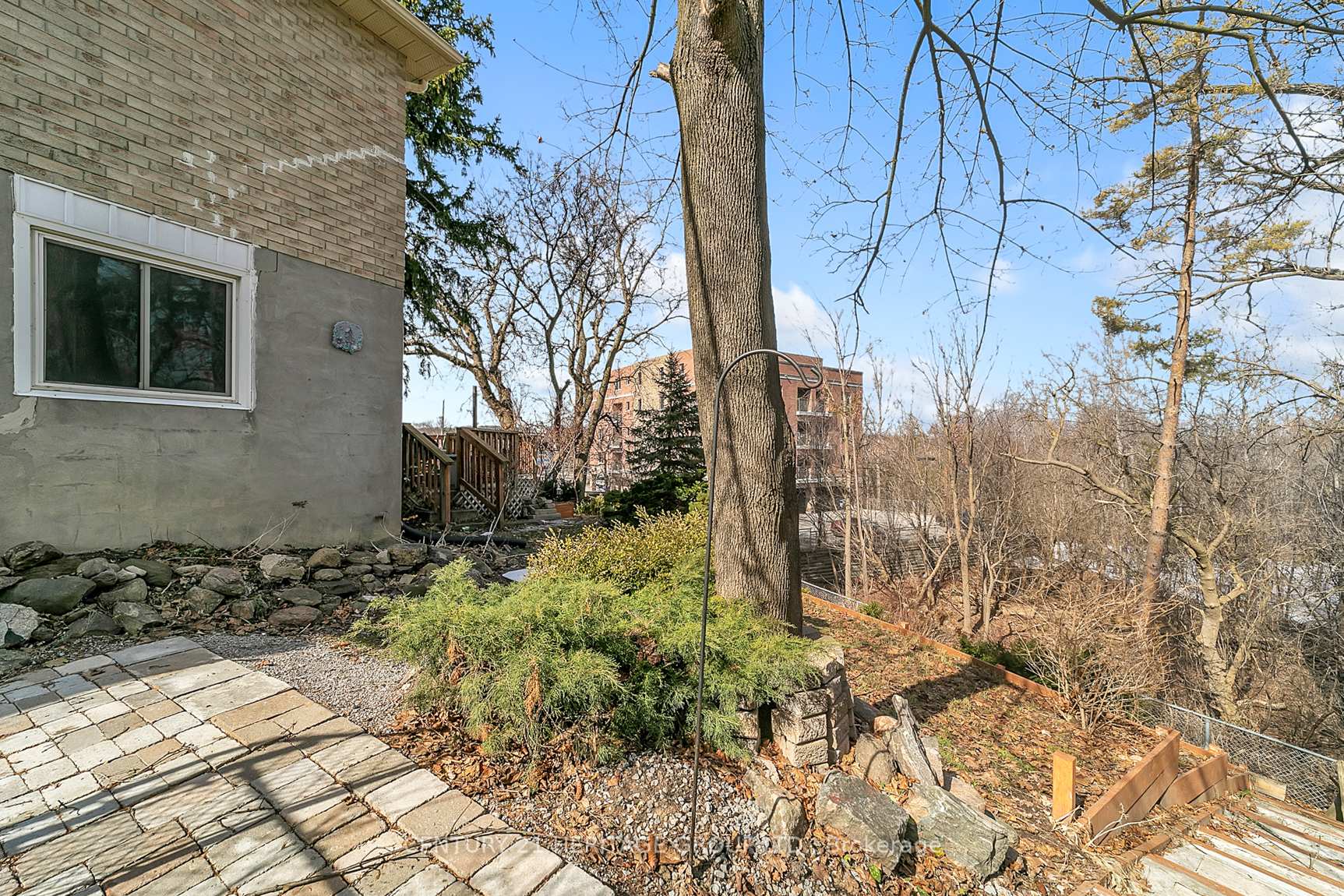 Photo 11 of Unit Main Floor, 66 Valhalla Court, Aurora, Aurora Village — HOMEH