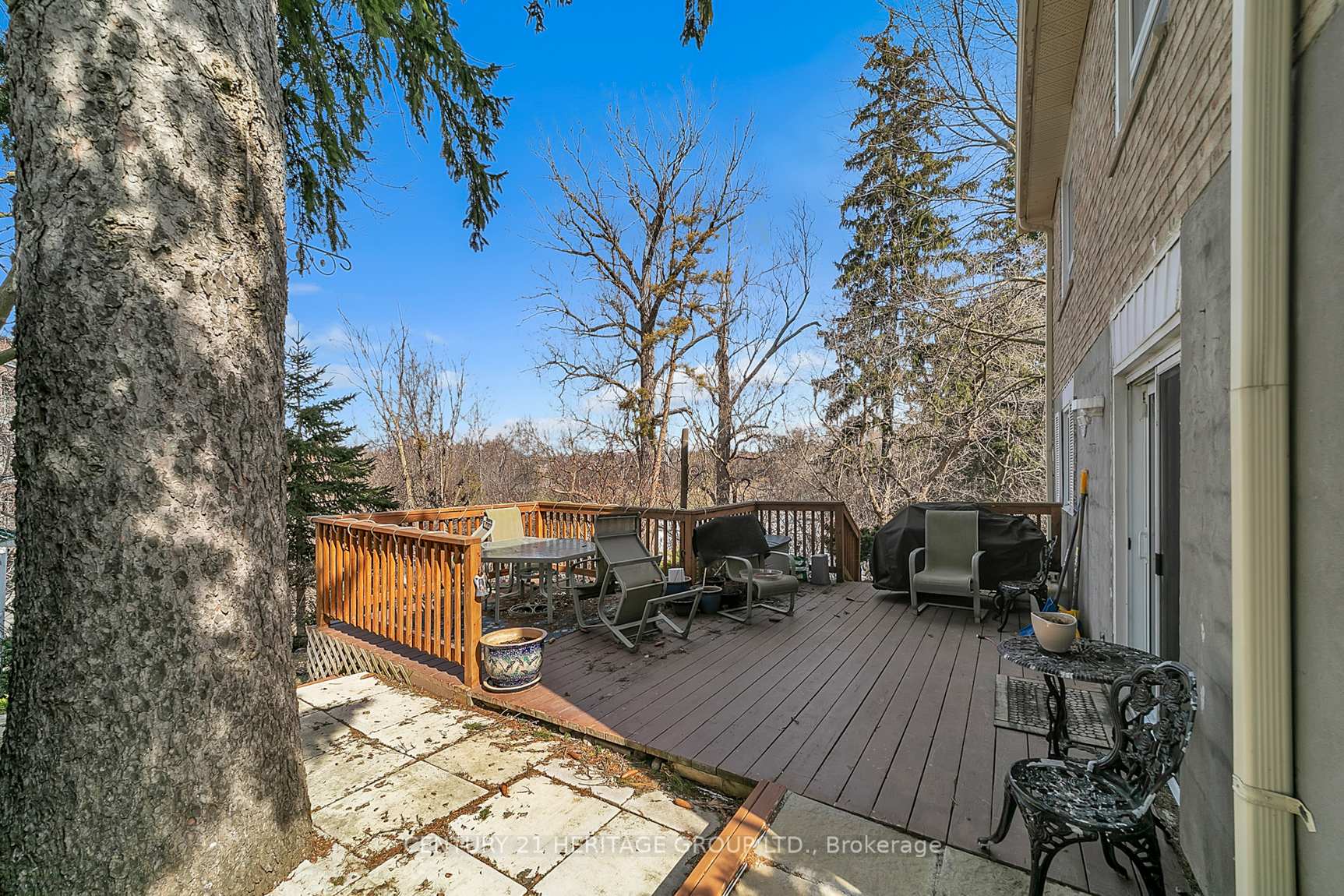 Photo 14 of Unit Main Floor, 66 Valhalla Court, Aurora, Aurora Village — HOMEH