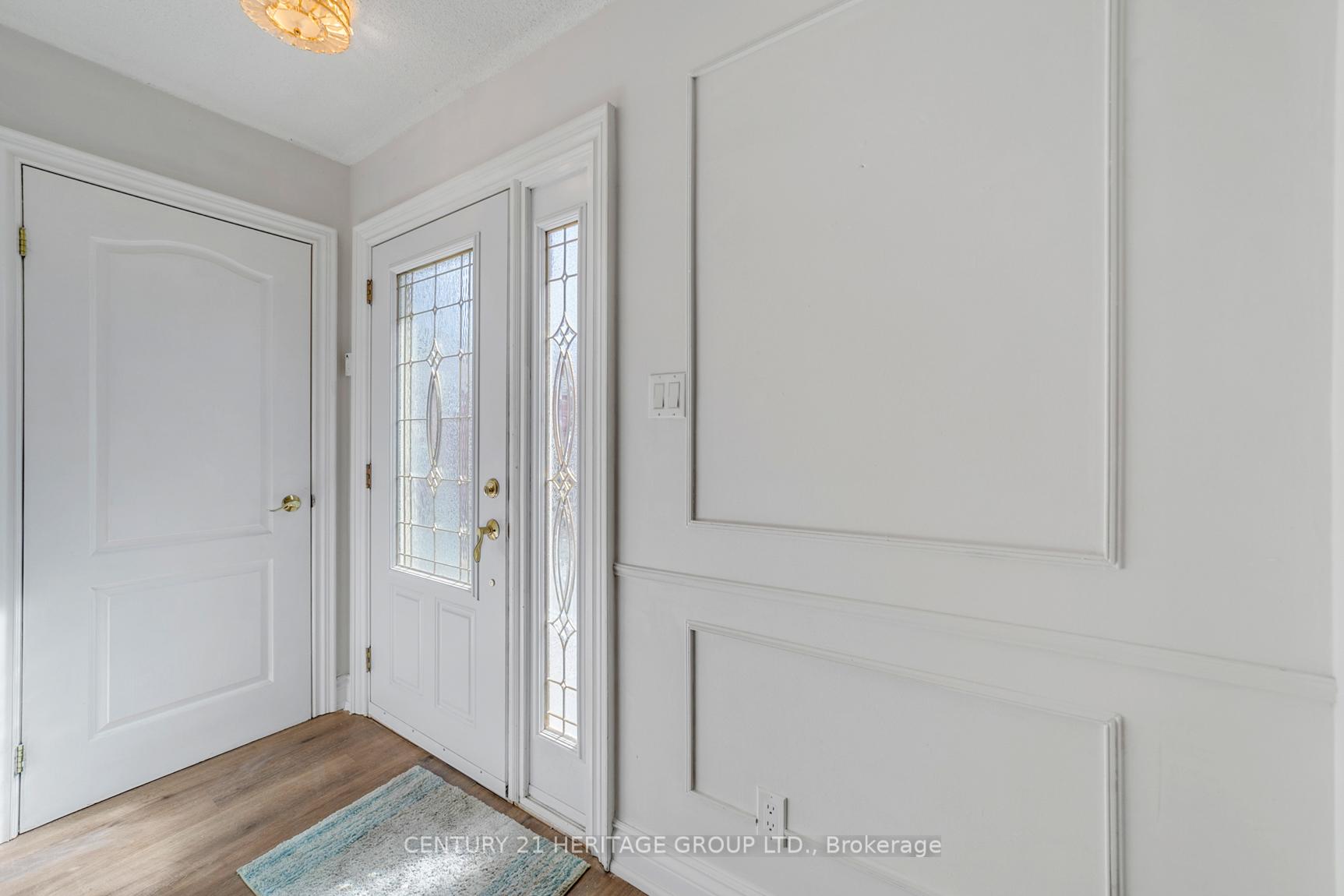 Photo 8 of Unit Main Floor, 66 Valhalla Court, Aurora, Aurora Village — HOMEH
